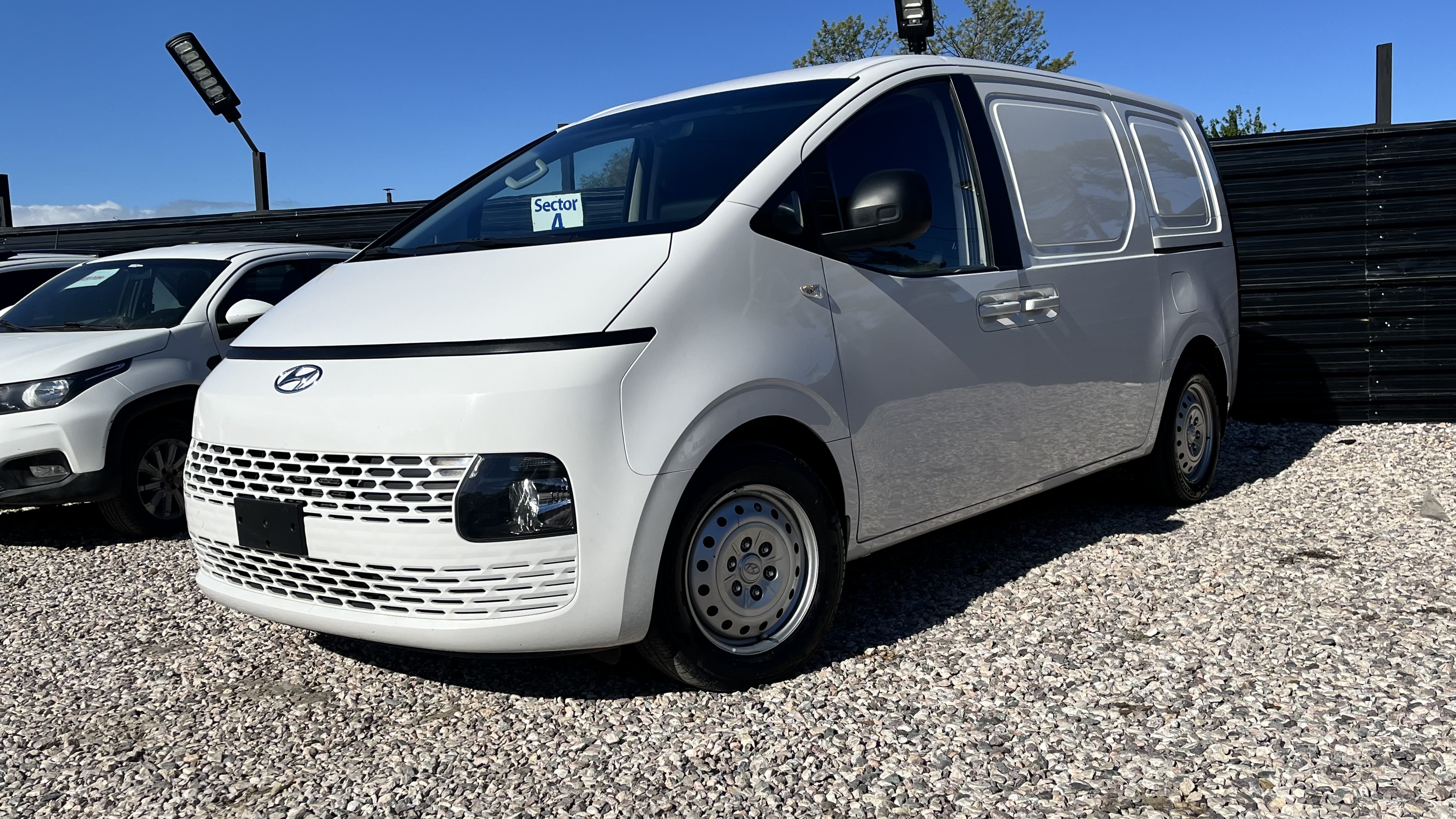 Hyunda H1 Staria 2024 usado en Canelones – foto 1